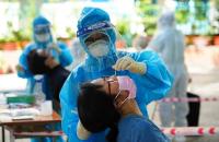 Tổ chức lấy mẫu, thực hiện xét nghiệm sàng lọc cho tất cả người dân tại các khu vực phong tỏa, khu vực có nguy cơ lây nhiễm cao, ít nhất 3 lần