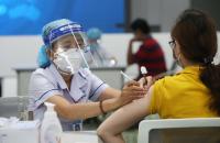 Thần tốc tiêm vắc-xin và đẩy mạnh thực hiện các biện pháp phòng COVID- 19