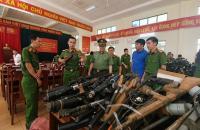 Tăng cường công tác vận động thu hồi vũ khí,  vật liệu nố, công cụ hỗ trợ